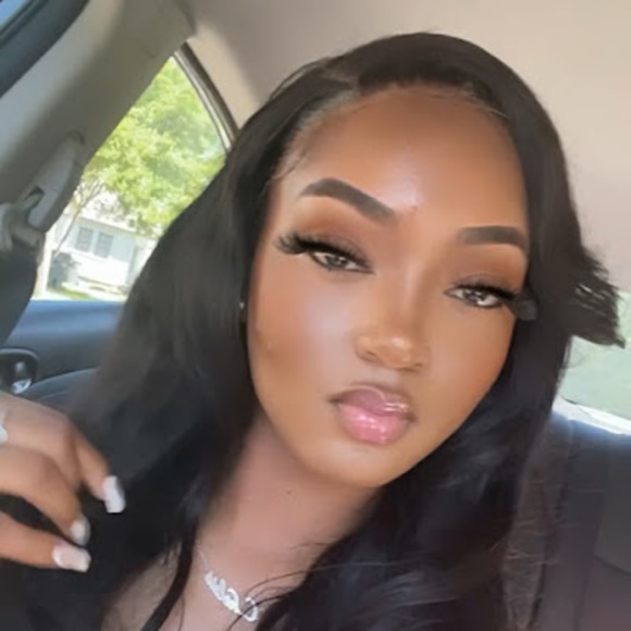 Meet your Posher, Chelsie - Picture 1 of 1